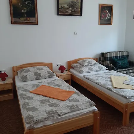 Konukevi Rozsa Vendeghaz *
